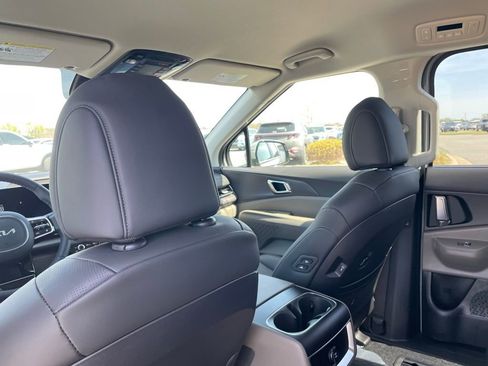 New 2026 Kia Carnival EX image 27