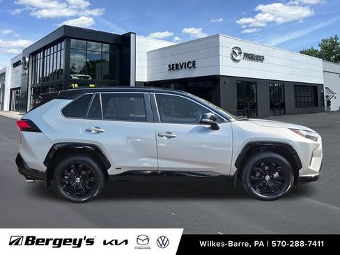 Used 2022 Toyota RAV4 XSE AWD/4WD image 5