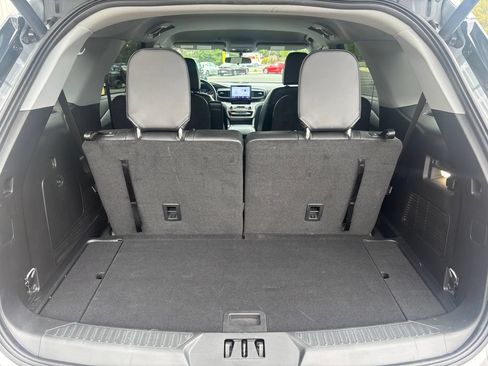 Used 2023 Ford Explorer XLT w/ Equipment Group 202A AWD/4WD image 18