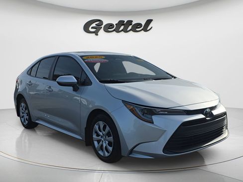 Used 2025 Toyota Corolla LE FWD image 3
