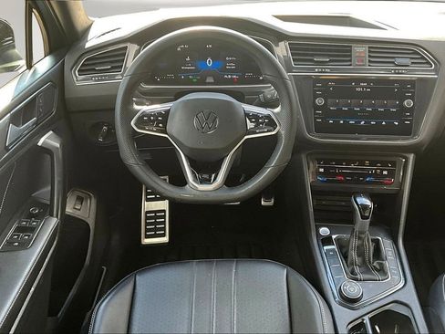 Used 2024 Volkswagen Tiguan SE R-Line w/ MDO Package, Two-Row image 10