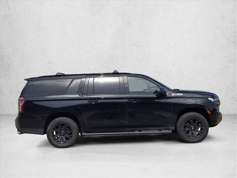 Used 2022 Chevrolet Suburban Z71 w/ Z71 Off-Road Package AWD/4WD image 4
