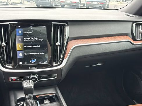Used 2022 Volvo V60 T5 Cross Country AWD/4WD image 8