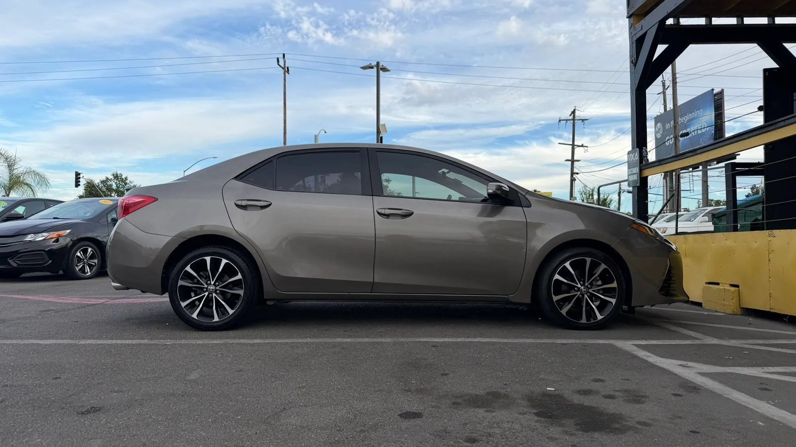 Used 2019 Toyota Corolla SE FWD image 4