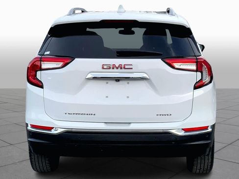 Used 2022 GMC Terrain SLT image 3