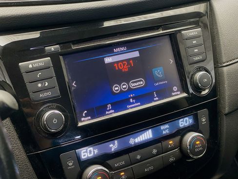 Used 2020 Nissan Rogue SV image 10