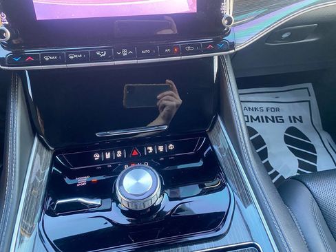 Used 2022 Jeep Wagoneer Series II AWD/4WD image 44