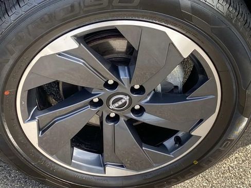 Used 2024 Nissan Rogue SV w/ SV Premium Package FWD image 33