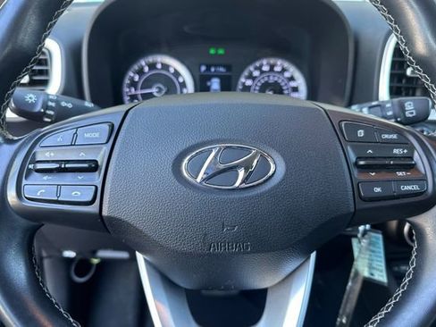 Used 2022 Hyundai Venue SEL image 24