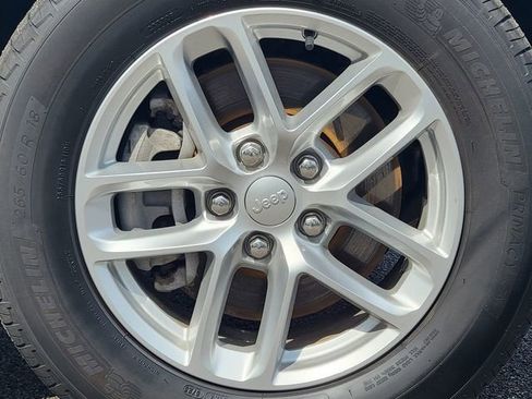 Certified 2023 Jeep Grand Cherokee L Laredo w/ Luxury Tech Group I image 17