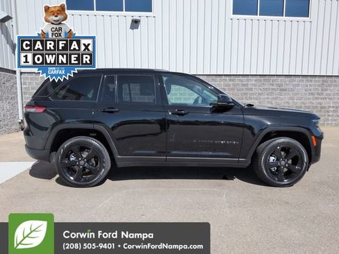 Used 2025 Jeep Grand Cherokee Limited w/ Black Appearance Package AWD/4WD image 2