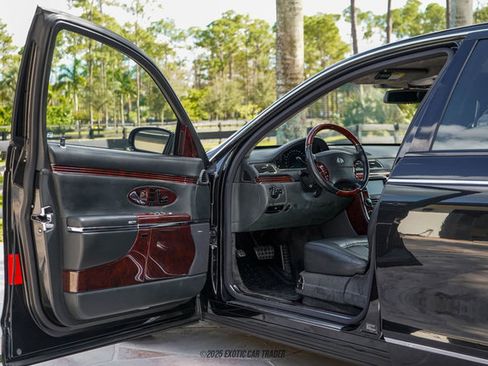 Used 2009 Maybach 62 image 23