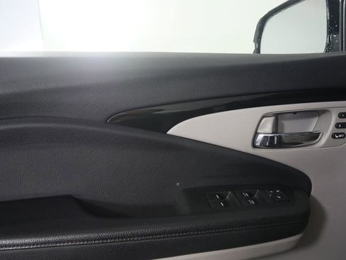 Used 2022 Honda Pilot Touring image 8