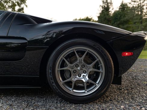 Used 2006 Ford GT RWD image 27