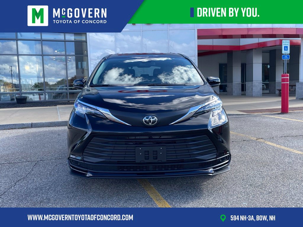 Used 2026 Toyota Sienna XLE FWD image 8