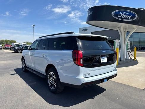 Used 2025 Ford Expedition Max Active AWD/4WD image 3