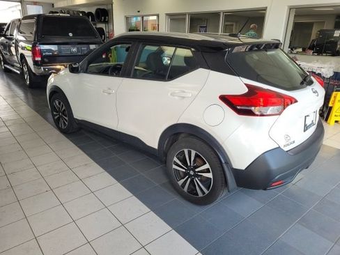 Used 2018 Nissan Kicks SV FWD image 4