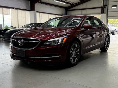 Used 2017 Buick LaCrosse Preferred image 3