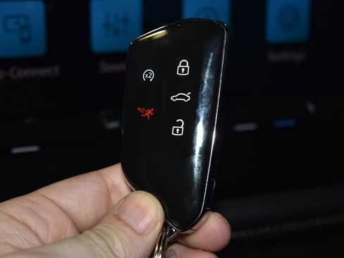 Used 2024 Volkswagen Atlas Cross Sport SE image 16