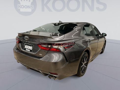Used 2023 Toyota Camry SE image 4