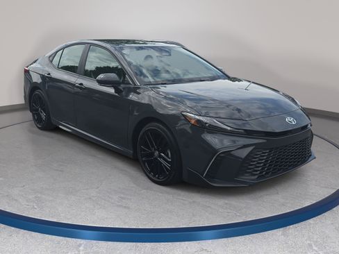 Used 2025 Toyota Camry SE w/ Convenience Package FWD image 3