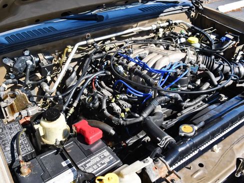 Used 2001 Nissan Frontier SE image 30