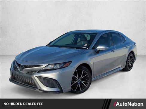 Used 2024 Toyota Camry SE FWD image 1