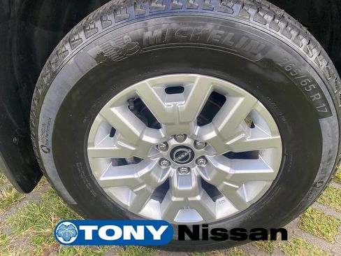 Used 2023 Nissan Frontier SV w/ Technology Package AWD/4WD image 9