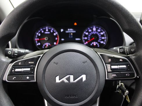 Used 2024 Kia Forte LXS image 7