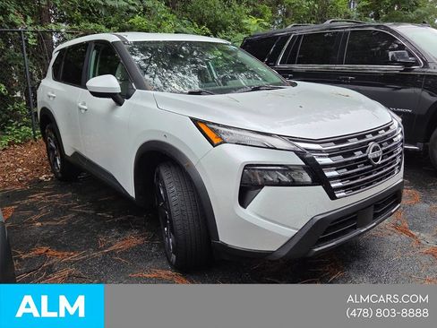Used 2025 Nissan Rogue SV FWD image 10