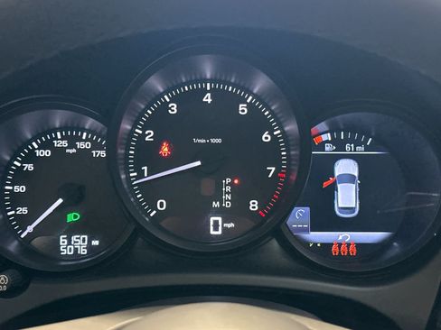 Certified 2025 Porsche Macan AWD/4WD image 29