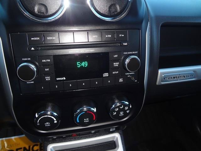 Used 2017 Jeep Compass Latitude FWD image 19