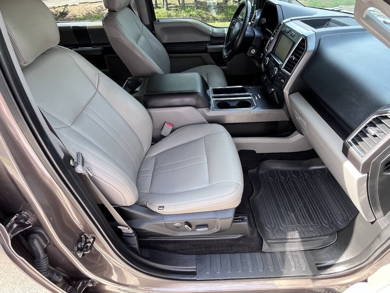 Used 2015 Ford F150 XLT w/ Equipment Group 302A Luxury AWD/4WD image 25