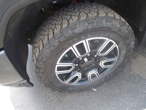 Used 2020 GMC Sierra 3500 AT4 w/ AT4 Premium Package AWD/4WD image 15
