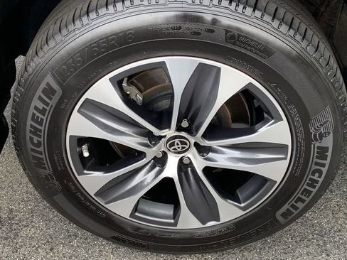 Certified 2024 Toyota Highlander XLE AWD/4WD image 36