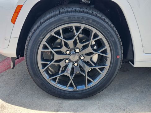 New 2026 Jeep Grand Cherokee L Summit AWD/4WD image 11