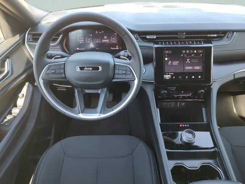 New 2024 Jeep Grand Cherokee L Laredo AWD/4WD image 10
