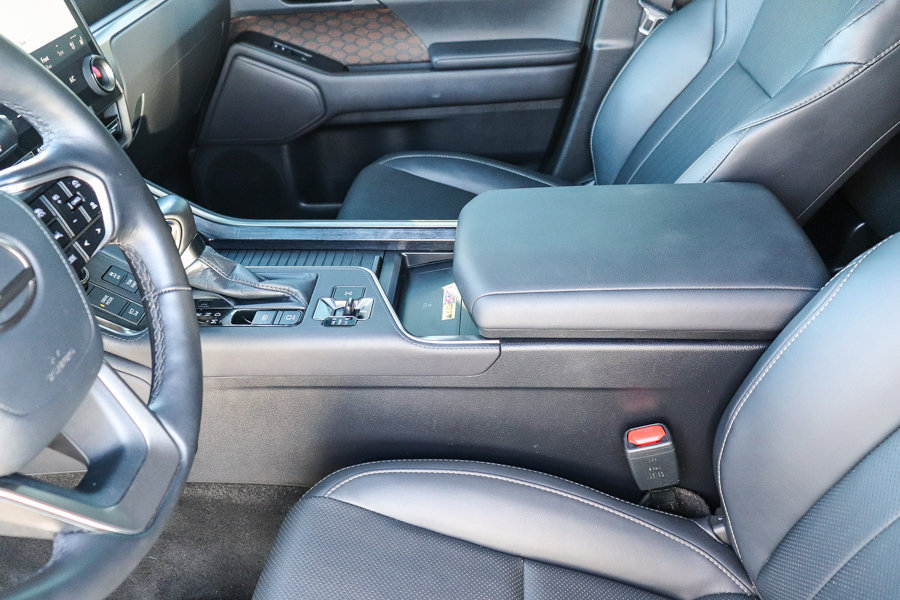 Used 2025 Lexus GX 550 w/ Accessory Package (2T) AWD/4WD image 26