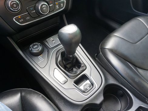 Used 2020 Jeep Cherokee Latitude Plus image 21