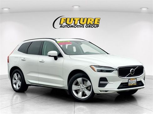 Used 2022 Volvo XC60 B5 Momentum image 1