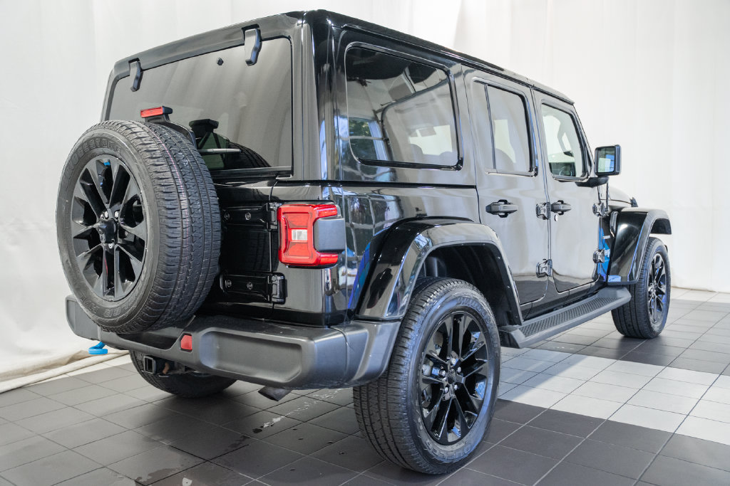 Used 2023 Jeep Wrangler Unlimited Sahara AWD/4WD image 4