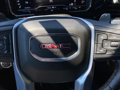Used 2023 GMC Sierra 1500 SLT w/ SLT Premium Package AWD/4WD image 17