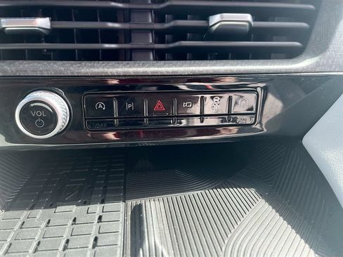 Used 2025 Ford Explorer Platinum w/ Ultimate Package AWD/4WD image 16