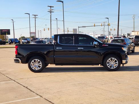 Used 2022 Chevrolet Silverado 1500 LTZ w/ Z71 Off-Road Package image 7