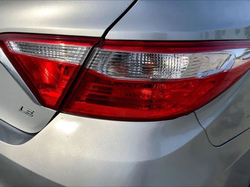 Used 2017 Toyota Camry LE FWD image 30