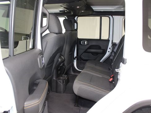 Used 2024 Jeep Wrangler Sahara image 27