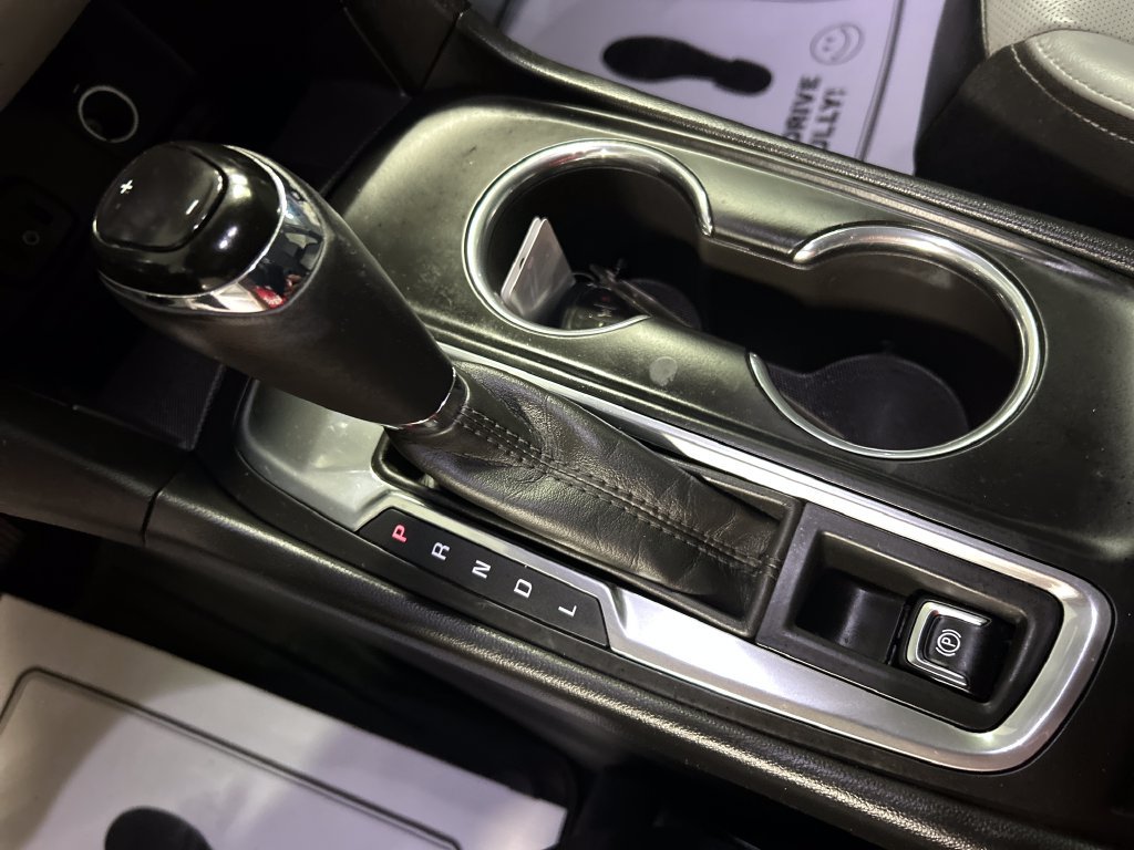 Used 2018 Chevrolet Equinox Premier FWD image 18