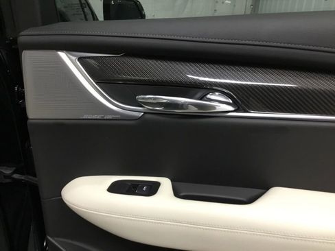 Used 2023 Cadillac XT6 Sport w/ Technology Package AWD/4WD image 23