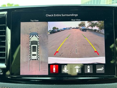 Used 2024 Chrysler Pacifica Pinnacle FWD image 24