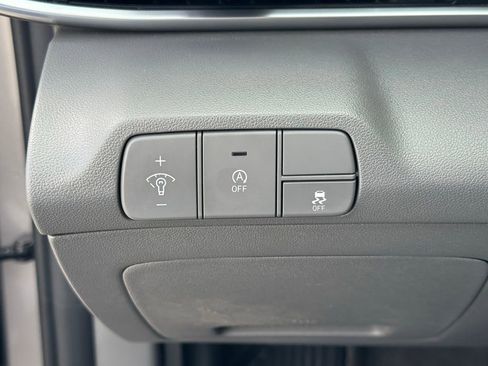Certified 2024 Hyundai Elantra SE FWD image 31